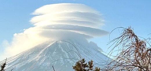 富士山と笠雲